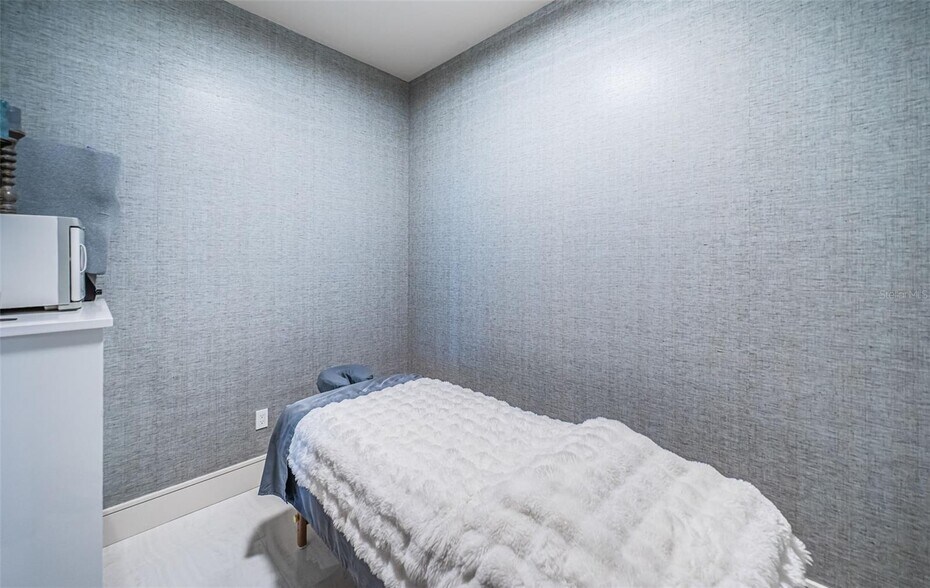 More Photos Of 18725 Jiretz Rd, Odessa Flex For Sale