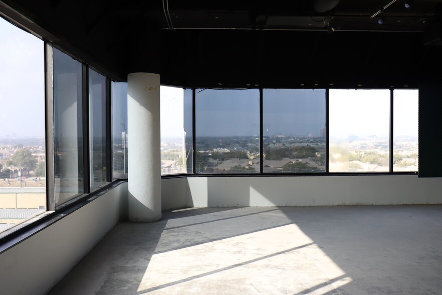 More Photos Of 9550 Skillman St, Dallas Office For Sale
