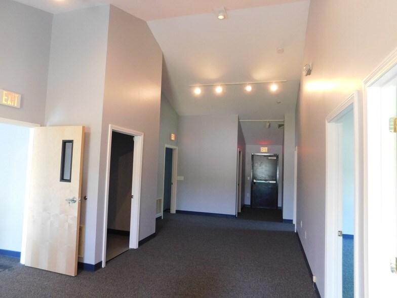 More Photos Of 271 Derry Rd, Litchfield Medical For Sale