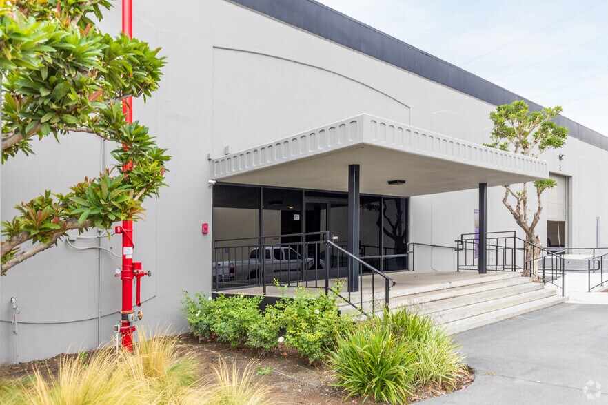 More Photos Of 1547 S State College Blvd, Anaheim Warehouse For Lease