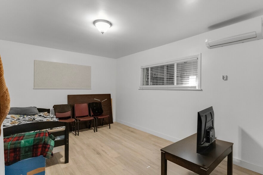 More Photos Of 7151-7157 Foothill Blvd, Tujunga Auto Repair For Sale