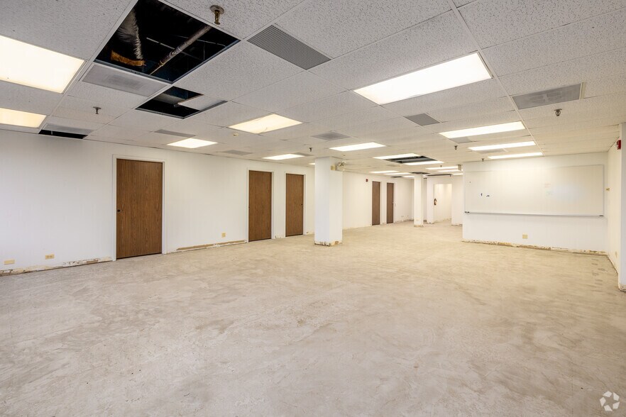 More Photos Of 2115 Butterfield Rd, Oak Brook Office For Sale