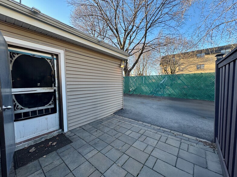 More Photos Of 72 Bigelow Ave, Watertown Freestanding For Lease
