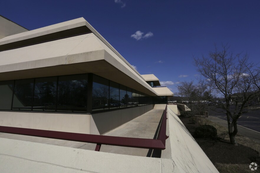 More Photos Of 75 James Way, Southampton Medical For Sale