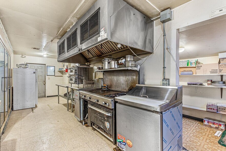 More Photos Of 18097 Redwood Hwy, Selma Restaurant For Sale