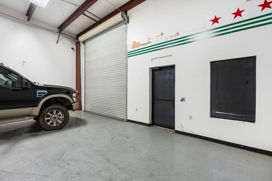 More Photos Of 18920 Freeport Dr, Montgomery Industrial For Sale