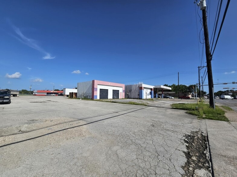 More Photos Of 1901 Pasadena Blvd, Pasadena Service Station For Sale