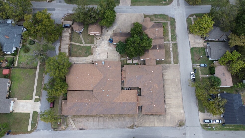 More Photos Of 108 W Hickory St, Kaufman Healthcare For Sale