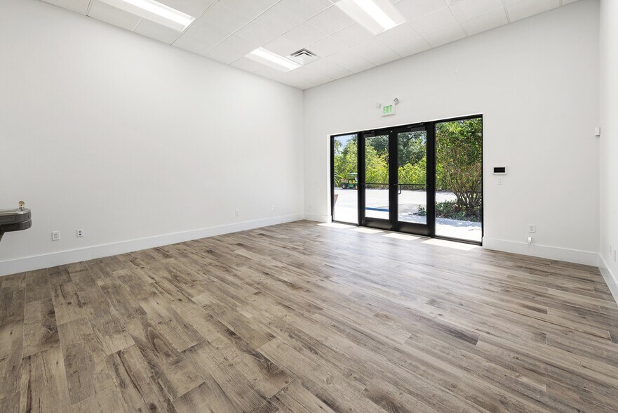 More Photos Of 3080 W Sheridan St, Hollywood Manufacturing For Lease