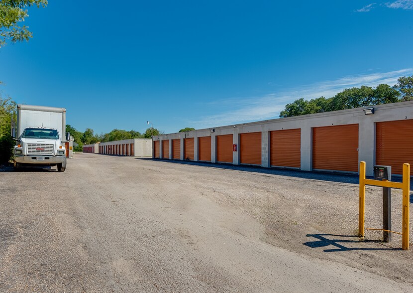 More Photos Of 1009 Burke Rd, Pasadena Self Storage For Sale