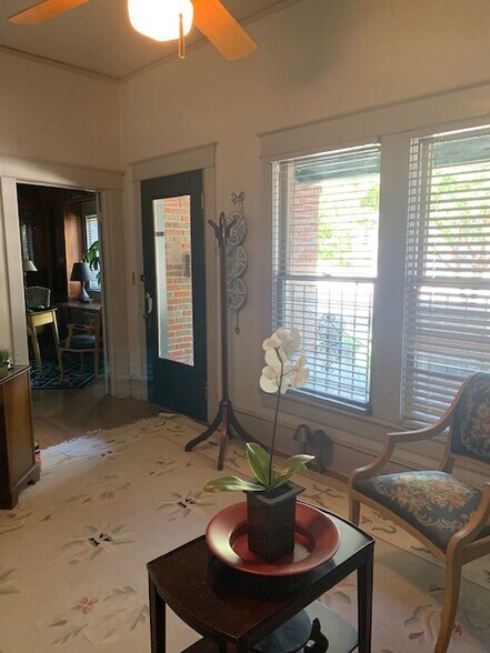 More Photos Of 103 W Stone Ave, Greenville Office For Sale