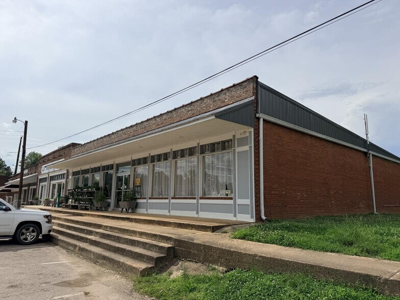 More Photos Of 114 Dogwood Ave, Middleton Auto Repair For Sale