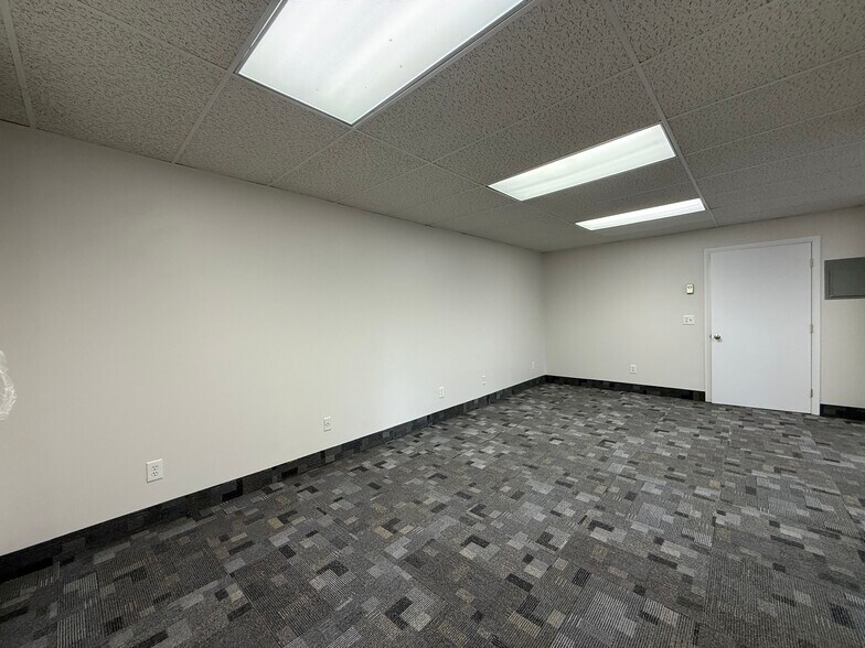 More Photos Of 625 Chandler St, Worcester Storefront Retail Office For Lease