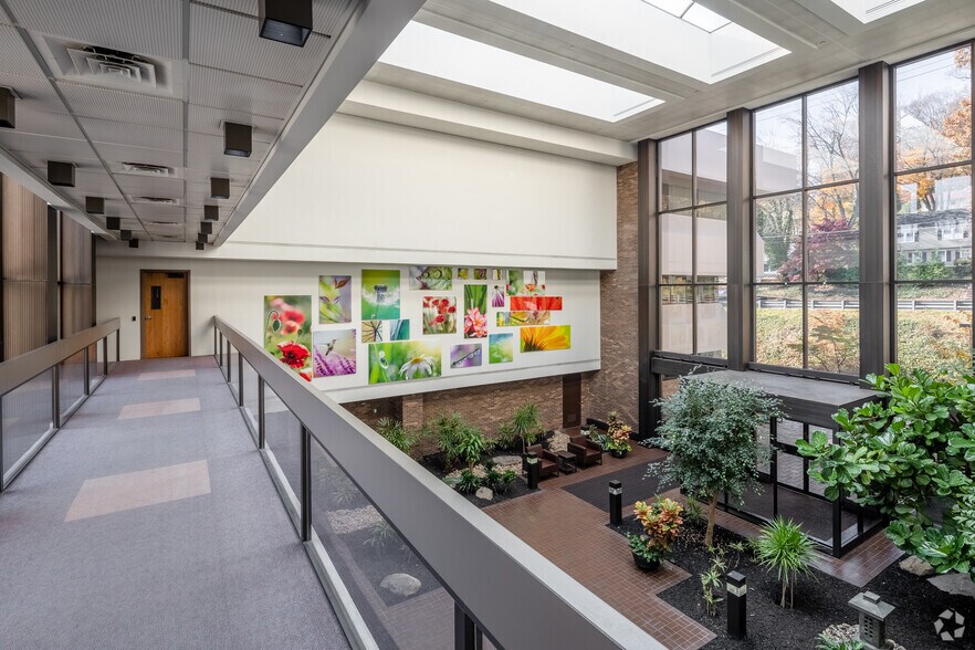 More Photos Of 800 Kinderkamack Rd, Oradell Office For Lease