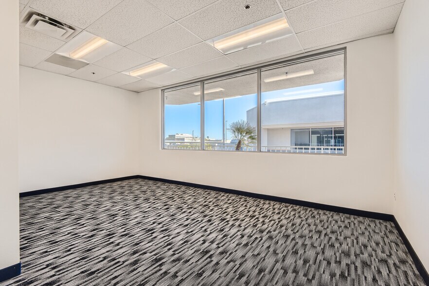 More Photos Of 320-340 E Warm Springs Rd, Las Vegas Unknown For Lease