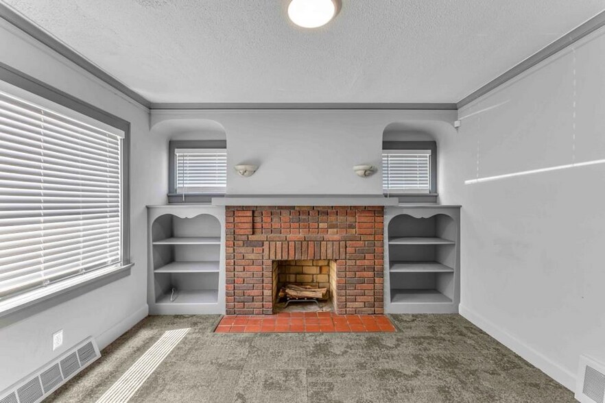 More Photos Of 18515-18519 Underwood Ave, Cleveland Office For Lease