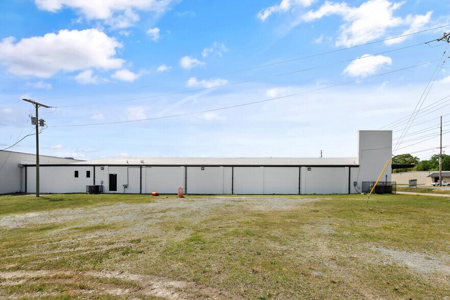 More Photos Of 301 Robeson St, Fayetteville Freestanding For Lease