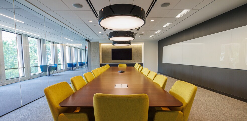 More Photos Of 717 N Harwood St, Dallas Office For Lease