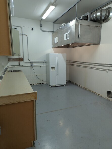 More Photos Of 1040 5th Ave, Lyons Food Processing For Lease