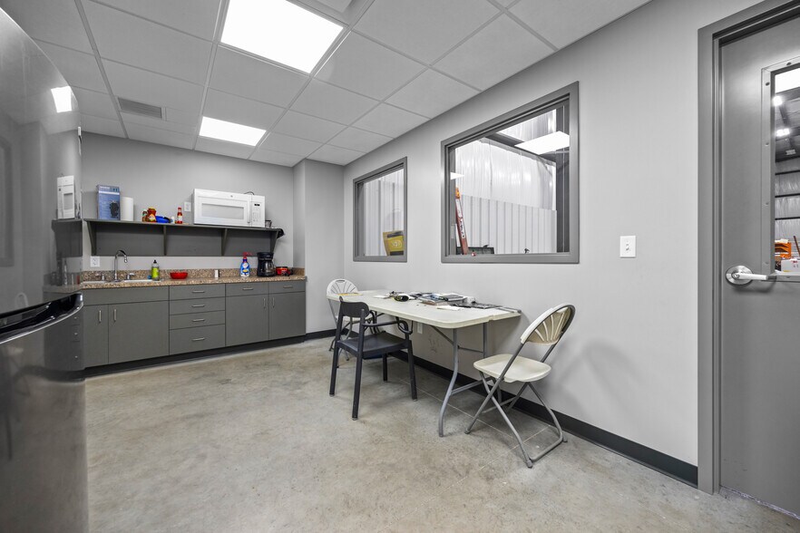 More Photos Of 19 Fort Monroe Industrial Pkwy, Monroeville Warehouse For Sale