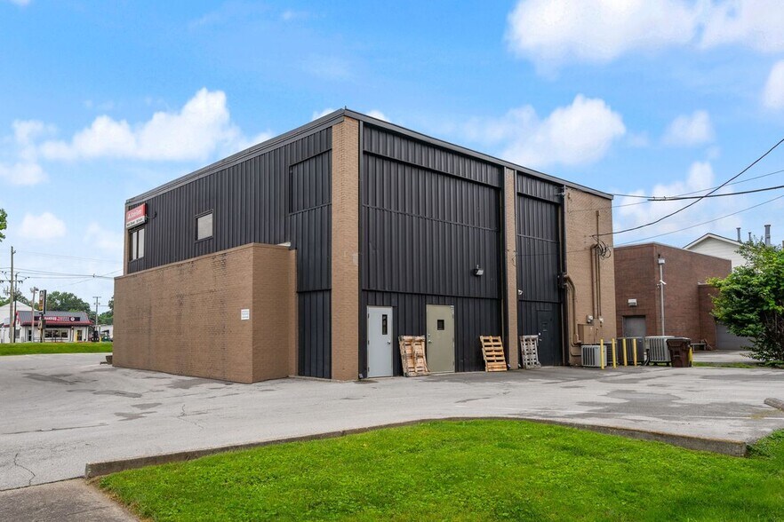 More Photos Of 4209 Shelbyville Rd, Louisville Office For Lease