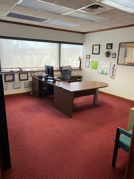 More Photos Of 541 Pierce St, Kingston Bank For Lease