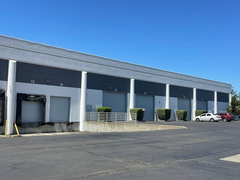 More Photos Of 775 Southpoint Blvd, Petaluma Warehouse For Lease