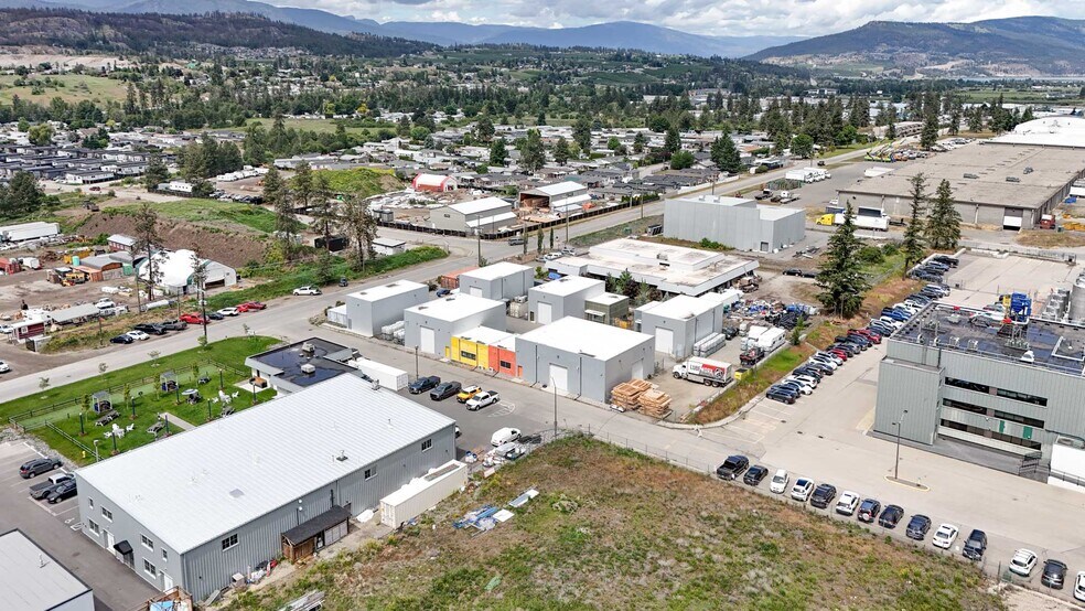 More Photos Of 9013-9021 Jim Bailey Rd, Kelowna Manufacturing For Sale