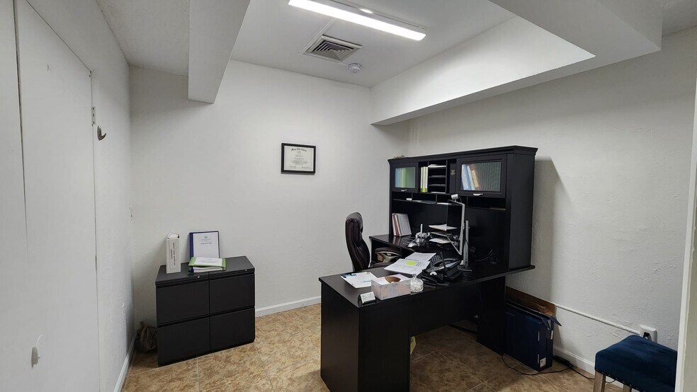 More Photos Of 7800 W Oakland Park Blvd, Sunrise Medical For Sale