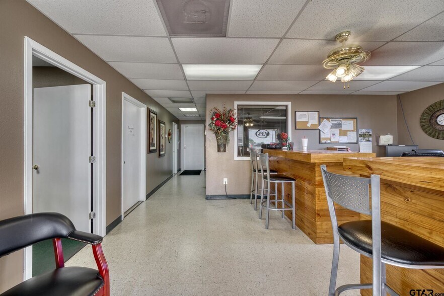 More Photos Of 1504 E Loop 304, Crockett Office For Sale