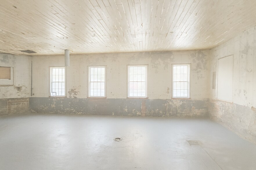 More Photos Of 12830 Lake Blvd, Lindstrom Freestanding For Lease