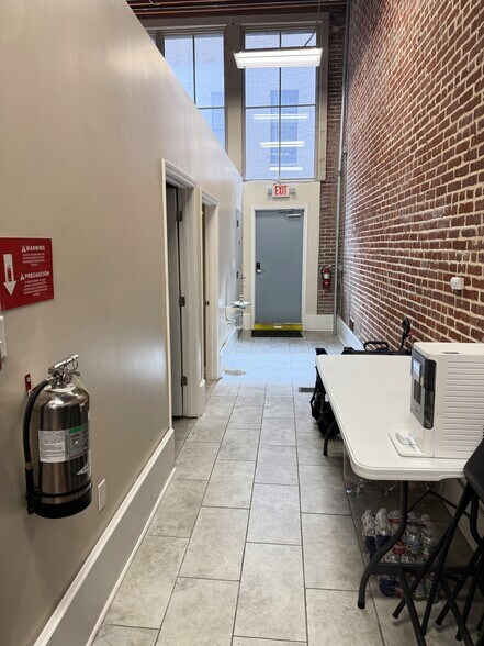 More Photos Of 62 S Front St, Memphis Storefront Retail Office For Sale