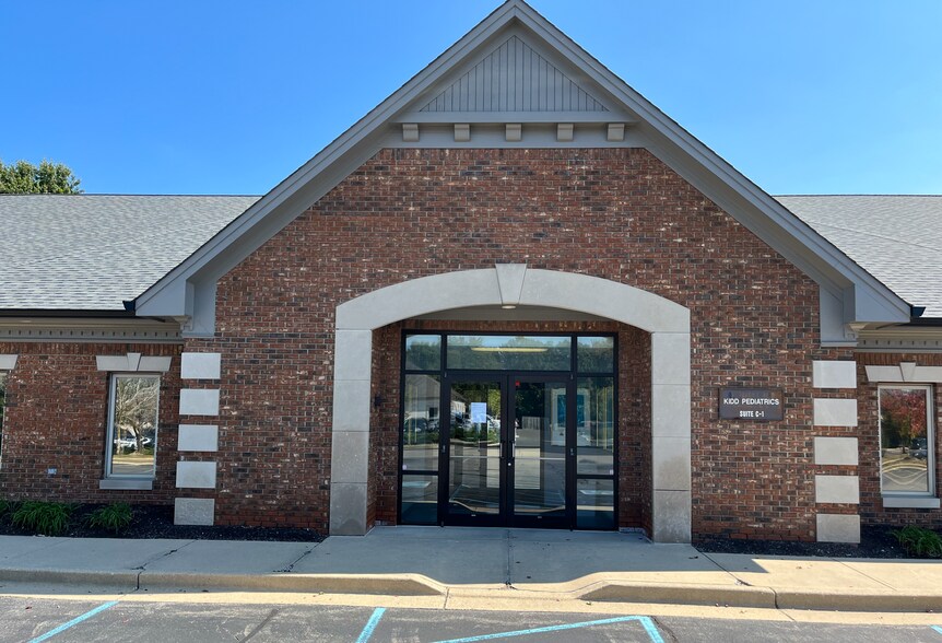 More Photos Of 373 Meridian Parke Ln, Greenwood Medical For Lease