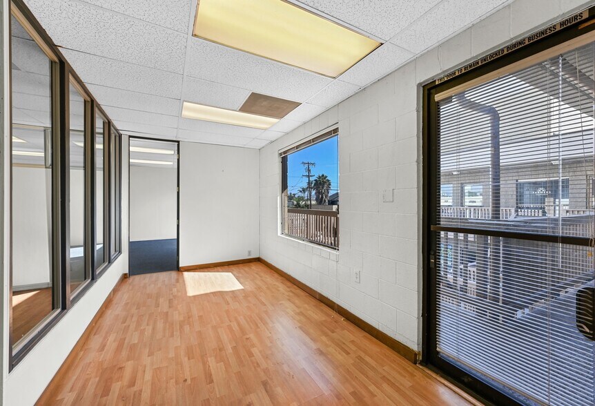 More Photos Of 4682 Iowa St, San Diego Office For Sale