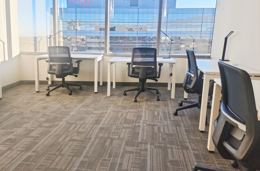 More Photos Of 125 Commerce Valley Dr W, Markham Coworking Space