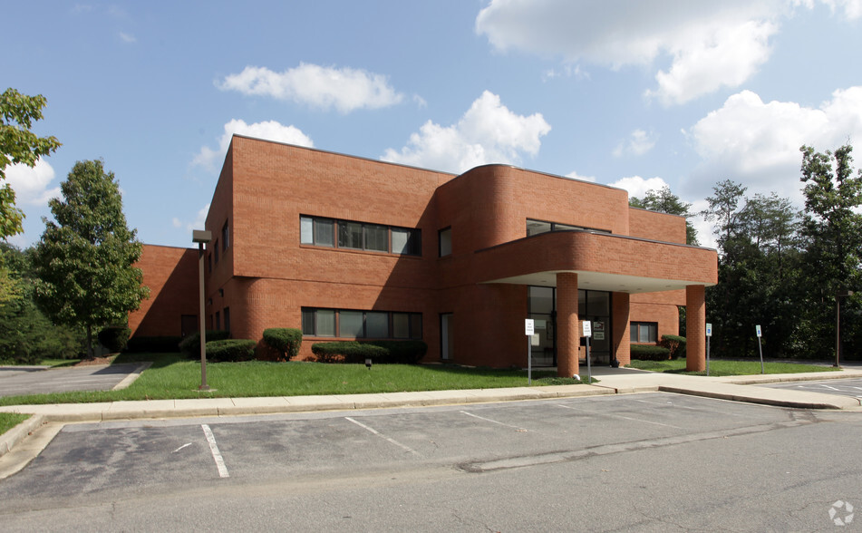 Primary Photo Of 401 Post Office Rd, Waldorf Office For Lease