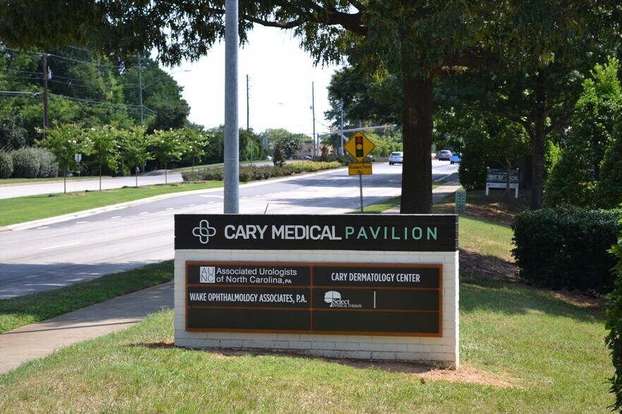 More Photos Of 101 SW Cary Pky, Cary Medical For Lease