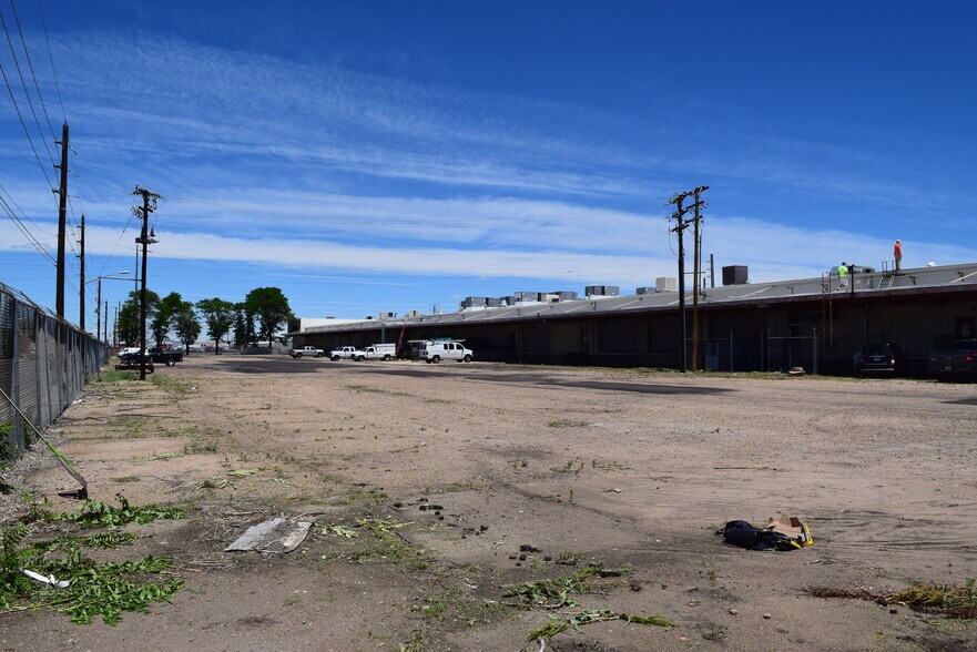 More Photos Of 5200 E Smith Rd, Denver Manufacturing For Lease