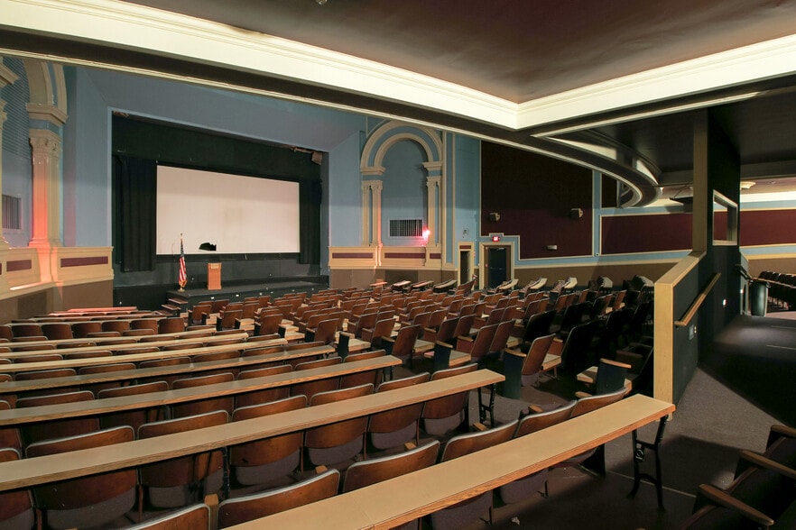 More Photos Of 58 High St, Clinton Movie Radio TVStudio For Lease