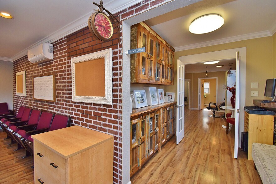 More Photos Of 264 Spring St, Pleasanton Storefront Retail Office For Lease