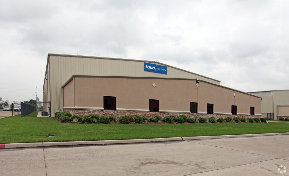 More Photos Of 11050 W Little York Rd, Houston Warehouse For Sale