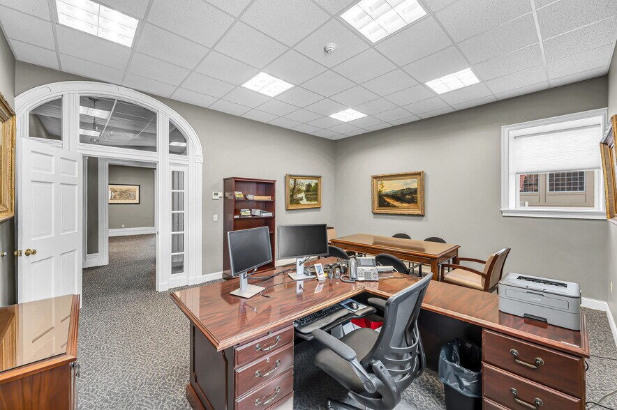 More Photos Of 101-107 South St, Pittsfield Office For Sale