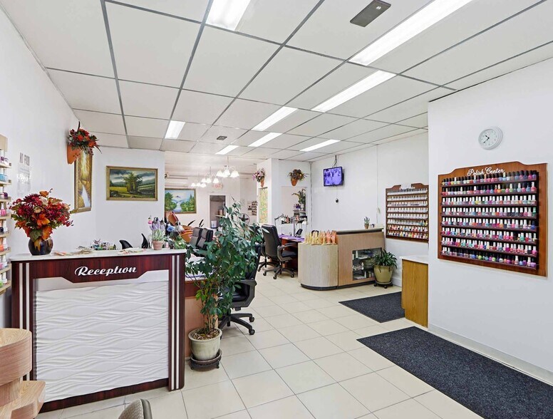 More Photos Of 2517 Washington Blvd, Baltimore Storefront Retail Residential For Sale