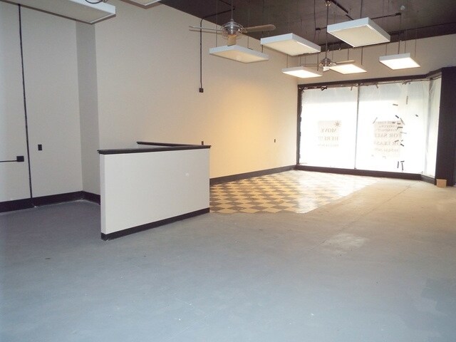 More Photos Of 122 E Broadway Ave, Enid Storefront Retail Office For Lease