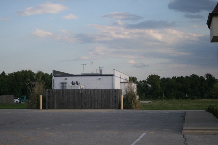 More Photos Of 4510 N Illinois St, Swansea Freestanding For Sale