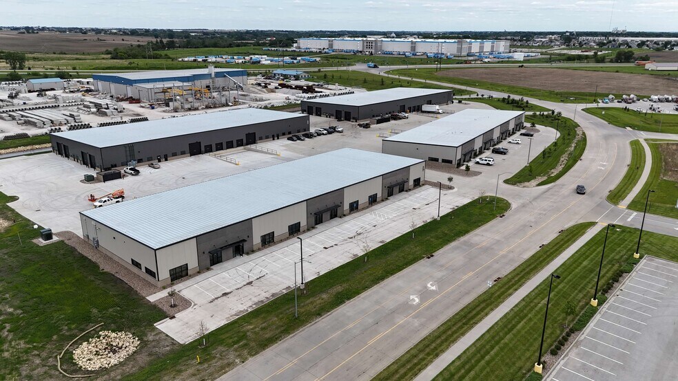 More Photos Of 2201 Shiloh Rose Pky SW, Bondurant Showroom For Lease