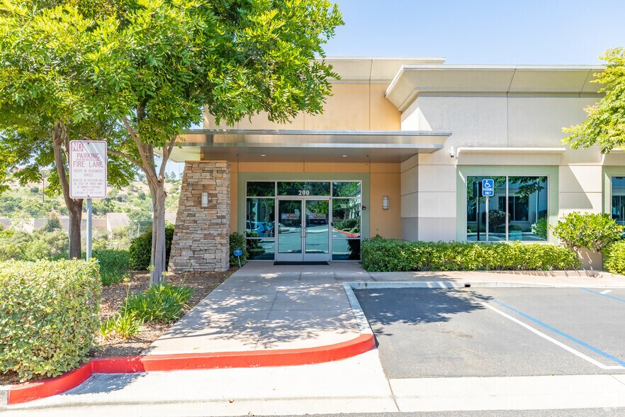 More Photos Of 2030 Corte Del Nogal, Carlsbad Office For Lease