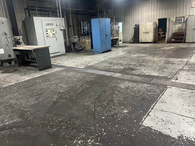 More Photos Of 400 S Gray St, Albany Manufacturing For Sale