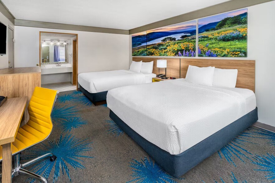 More Photos Of 903 Main St, Delta Hotel For Sale