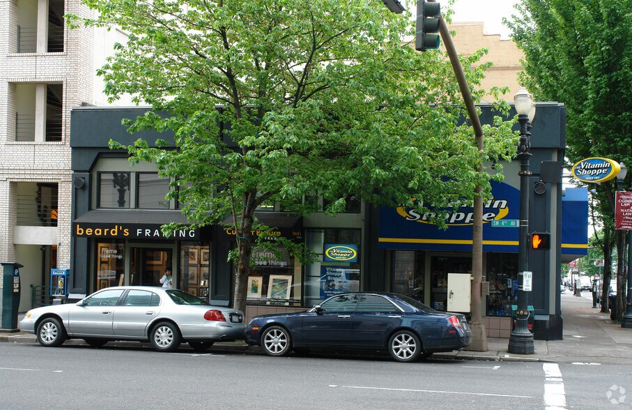 More Photos Of 832-838 SW 4th Ave, Portland Storefront For Lease